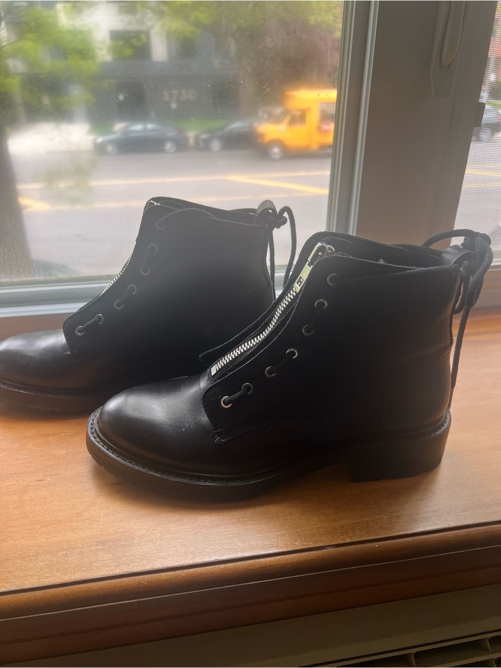 Rag & Bone Black Leather Zip-Front Ankle Boots Size 7.5